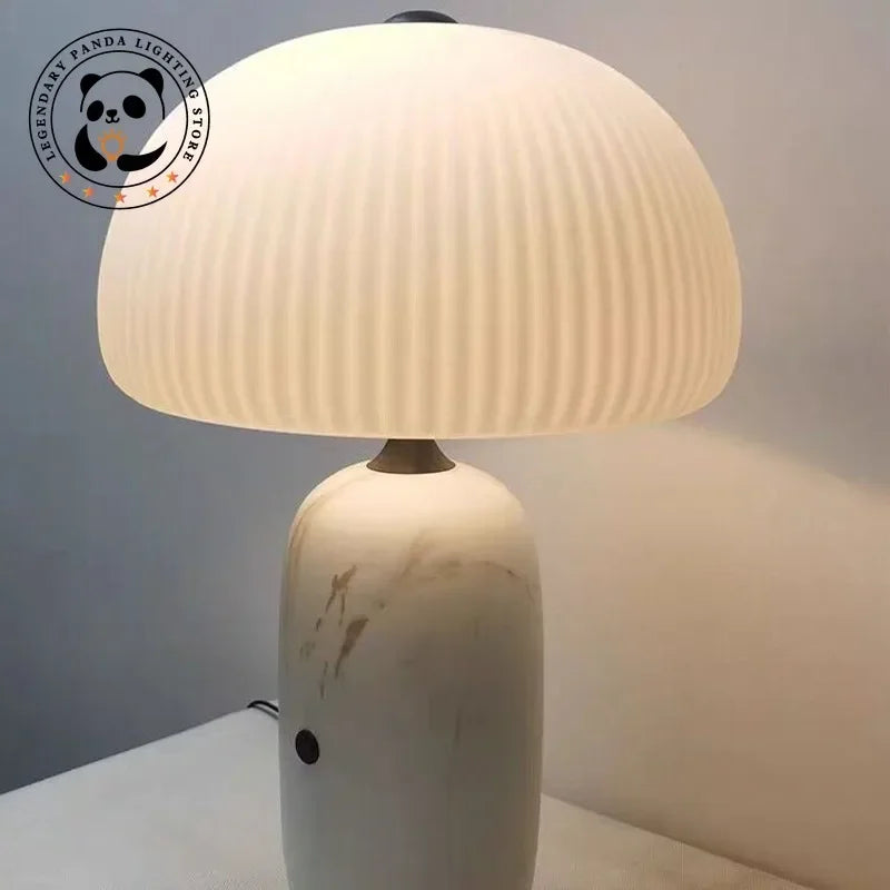 Lampe de table en marbre Limalia, design postmoderne, noir et blanc, idéale pour salon ou chambre.